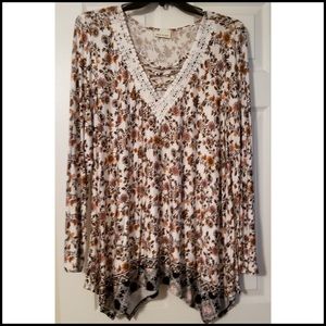 Flowered tunic by Belle Du Jour